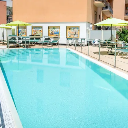 Hotel Ascot 4*