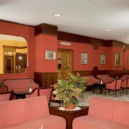 Ascot Hotel 4*