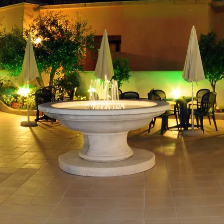 Готель Ascot 4*