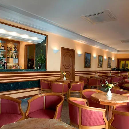 Готель Ascot