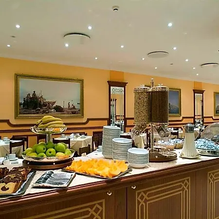 Ascot Hotel 4*