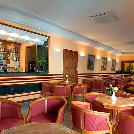 Hotel Ascot 4*