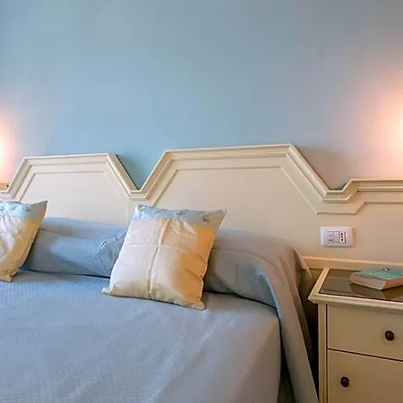 Ascot Hotel 4*