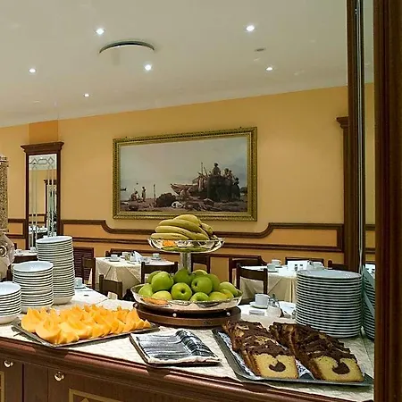 Ascot Hotel 4*